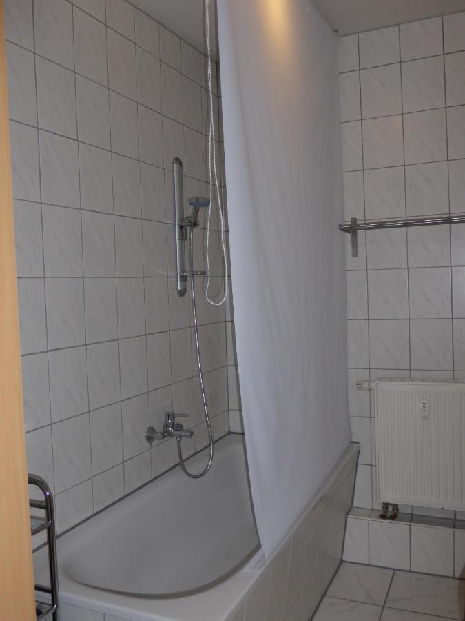 Ferienwohnung Friedrich Schiller, 2 Schlafzimmer, Balkon,Kostenloses Wifi, Naehe Zentrum, Jéna Kültér fotó